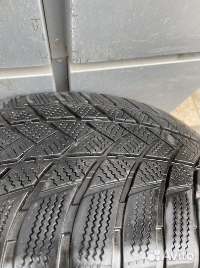 Bridgestone Blizzak LM-001 285/45 R21