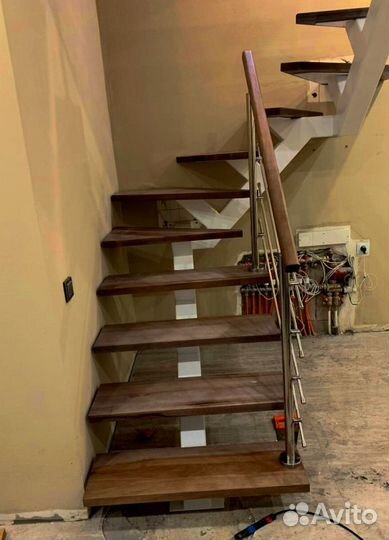 Г-образная лестница