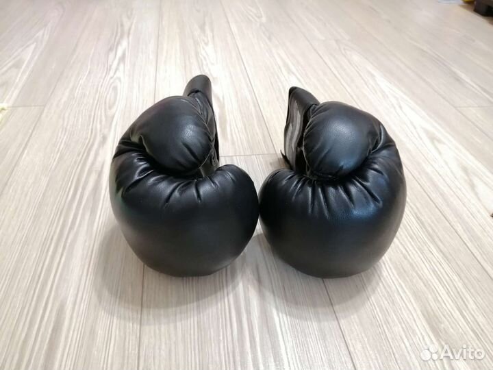 Боксерские перчатки