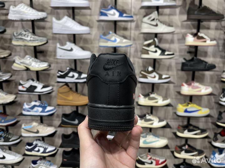 Nike Supreme Black