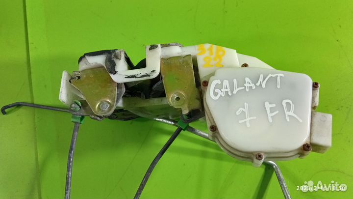 Замок двери передний правый Mitsubishi Galant 7