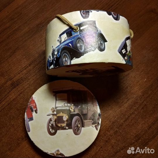 Коробка подарочная круглая картонная