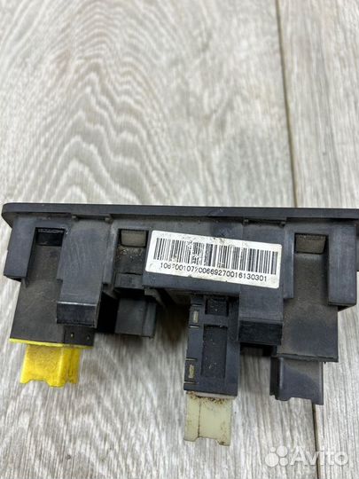 Кнопка открывания багажника Geely Emgand 2011