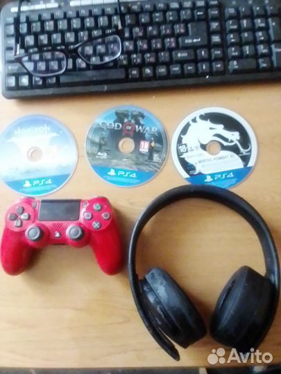 Плэйстейшн 4Slim 500гб.и нушники