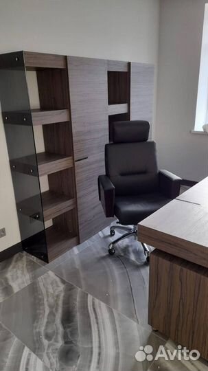 Офисный стол