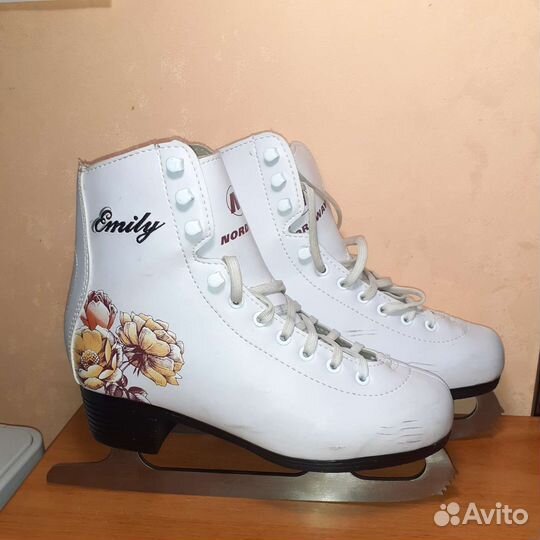 Женские фигурные коньки