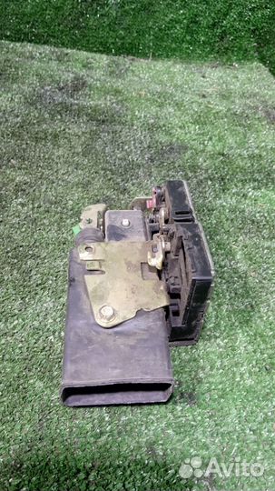 Замок двери передней левой Renault Logan