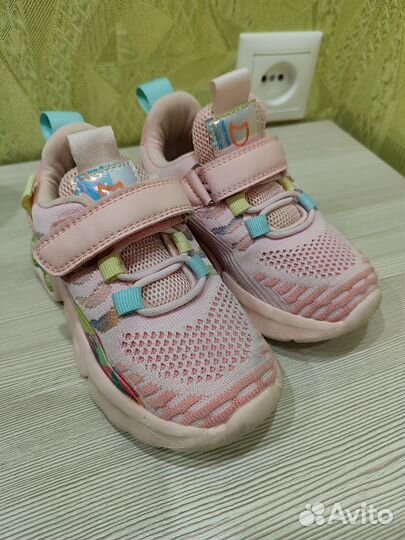 Кроссовки котофей 26