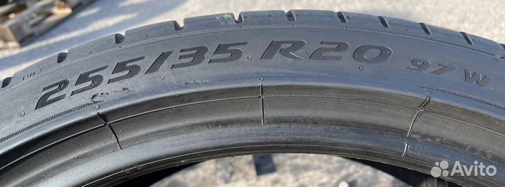 Pirelli P Zero PZ4 255/35 R20