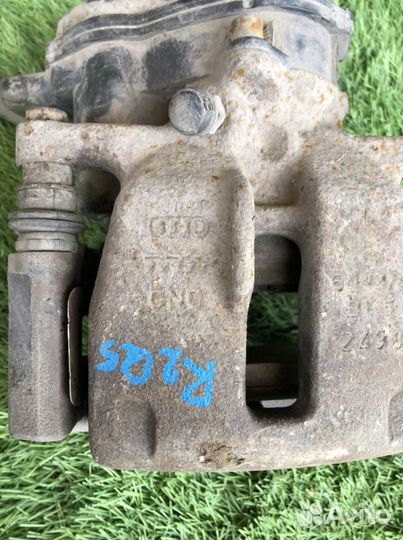 Суппорт задний правый Ауди ку5 / Audi q5