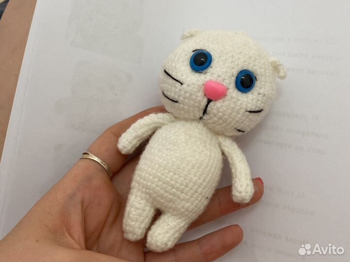 Кот вязаный