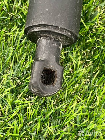 Амортизатор крышки багажника Tesla Model Y 2021