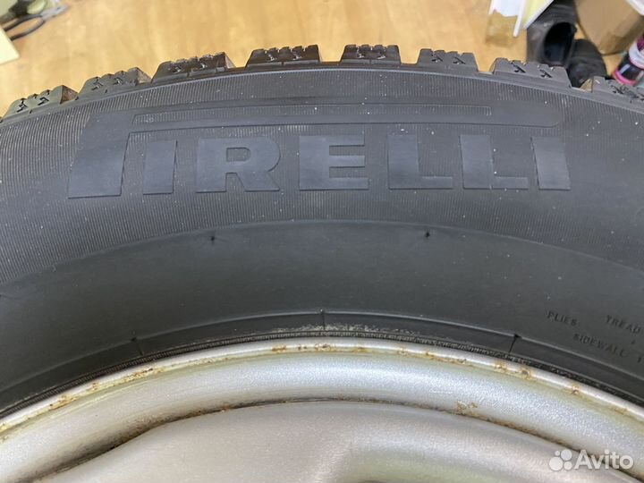 Pirelli Ice Zero 215/65 R16