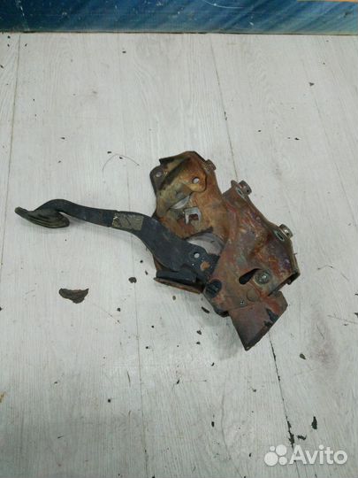 Педаль тормоза Nissan qashqai J11