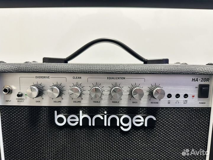 Behringer комбоусилитель