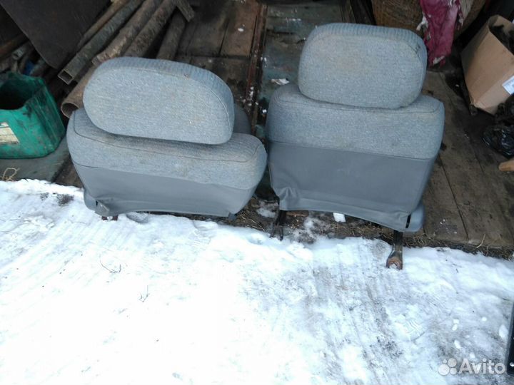 Продам сиденья на Nissan Sunny