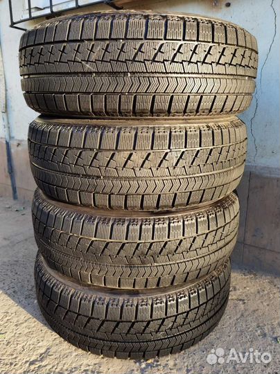 Bridgestone Blizzak VRX 215/60 R17 99S