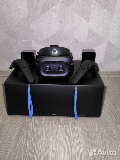 HTC Vive Cosmos Elite: VR шлем+датчики+контроллеры