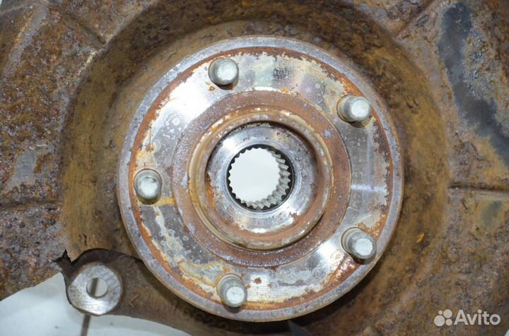 Кулак поворотный со ступицей задний левый задний