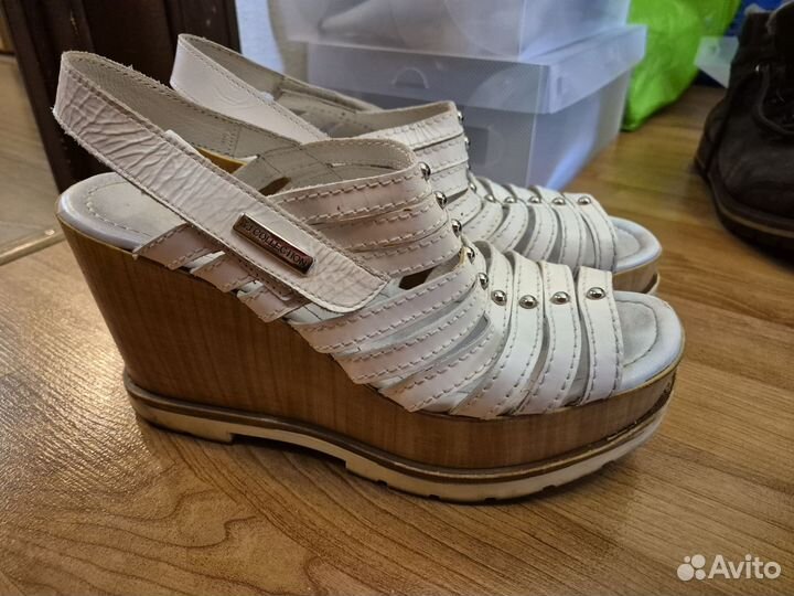 Кожаные сандалии 39