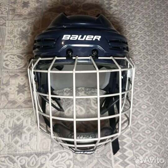 Хоккейный шлем