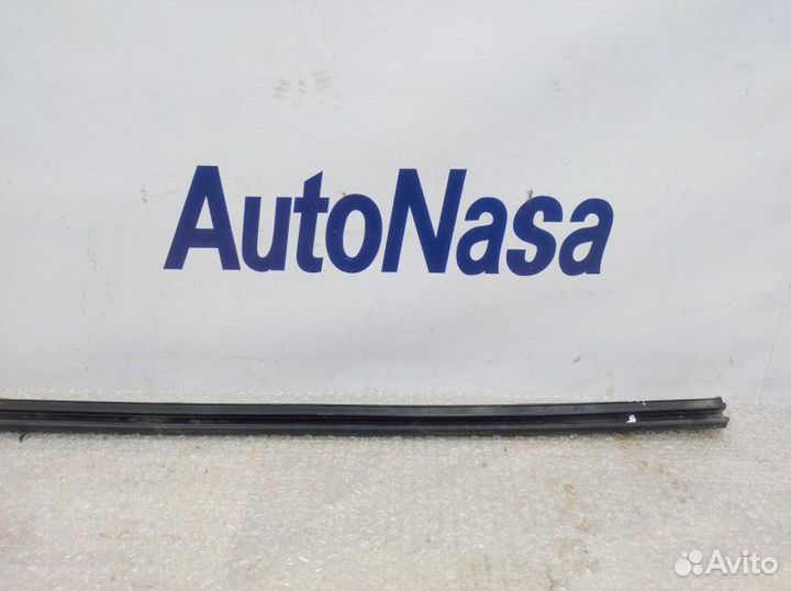 Уплотнитель стекла двери Ford Focus 3 2011-2019