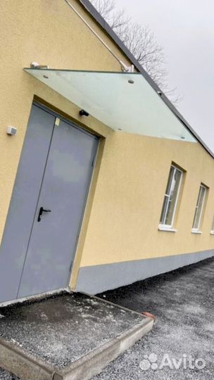 Козырек со стеклом на зажимной профиле