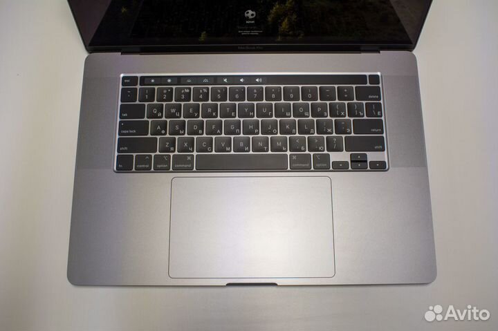 MacBook Pro 16 (2019) 16gb/512 гб Core i7 как new