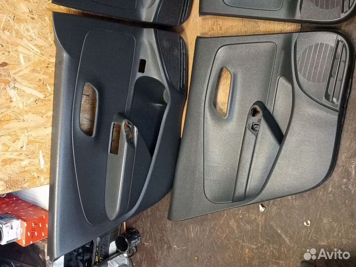 Обшивка двери Volkswagen Polo 5 sedan