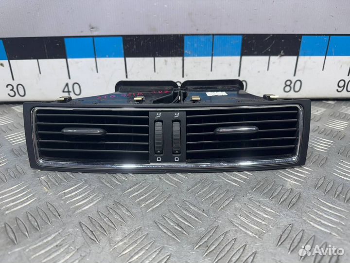 Б/У Дефлектор воздушный центральный#002