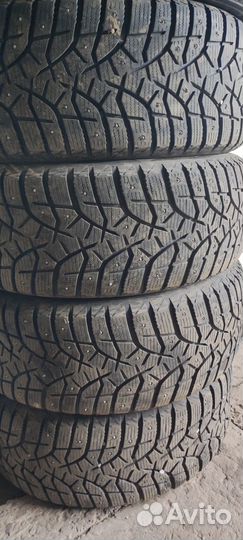 Bridgestone Blizzak Spike-02 SUV 275/50 R20 200ZR