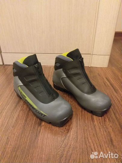 Лыжи беговые (полупластик) с ботинками р.36