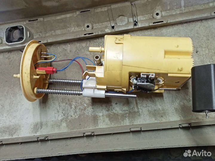 Топливный насос BMW 7164315