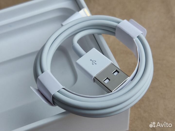 Оригинальный провод на iPhone