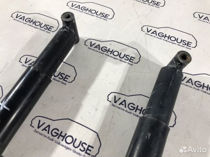 Крепление усилителя бампера заднее Volkswagen