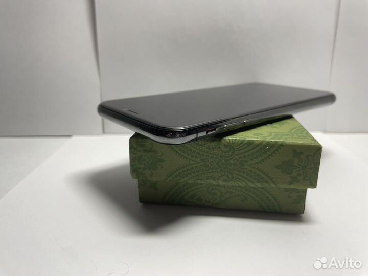 iPhone X, 64 ГБ