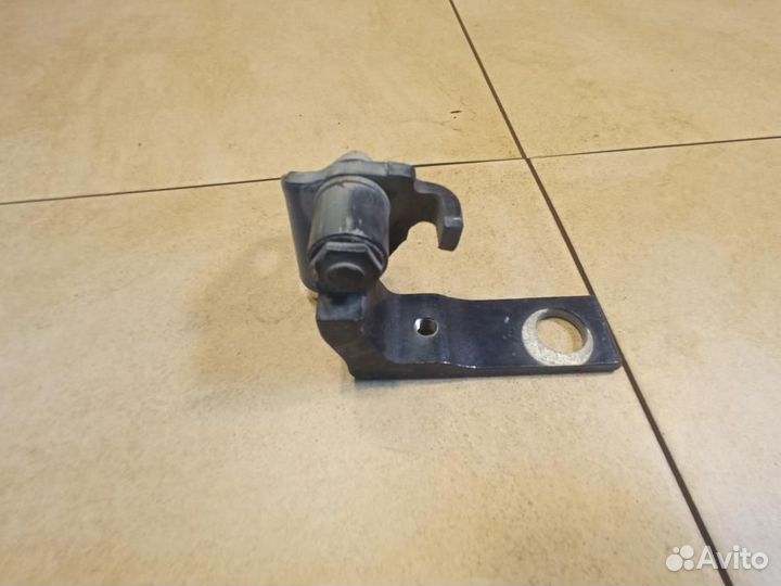 Петля двери задней правой нижняя Ford Focus 3 CB8