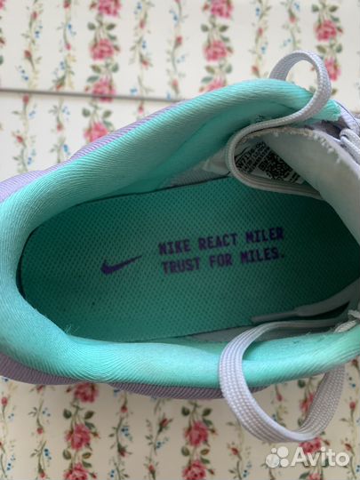 Кроссовки Nike женские