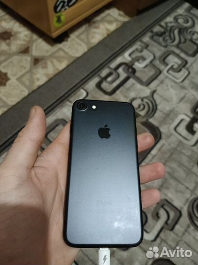 Телефон iPhone 7