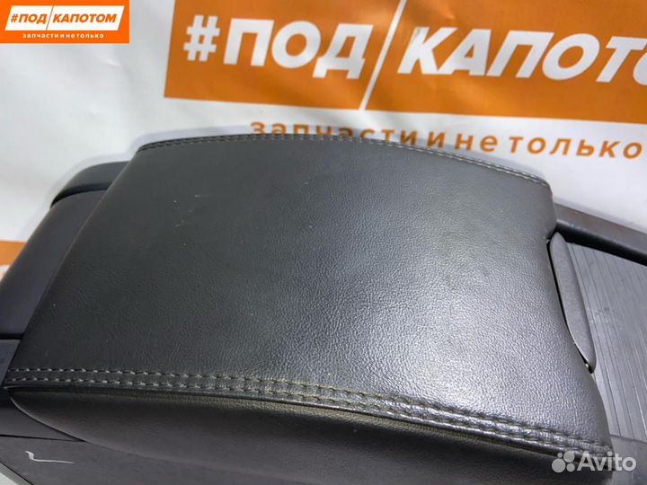 Центральный подлокотник Volvo S60 2011