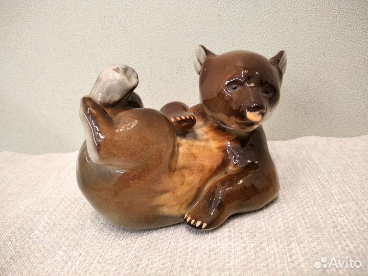 Фарфоровая статуэтка 