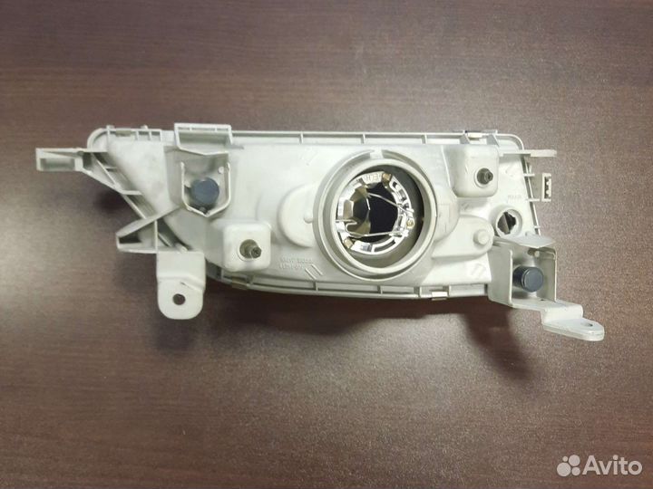 Фара левая Toyota Carina 96-01 арт 811702B680