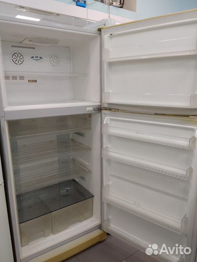Холодильник бу широкий 76см