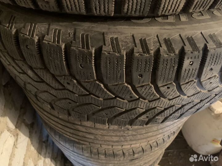 Bridgestone Blizzak Ice 215/65 R16