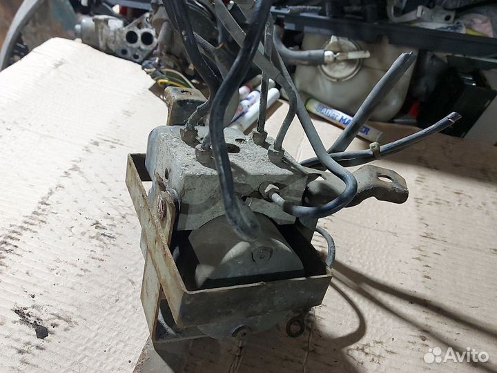 Блок ABS (насос) Mitsubishi Space Wagon 2