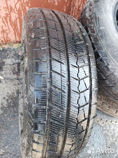Roadmarch Snowrover 868 195/65 R15