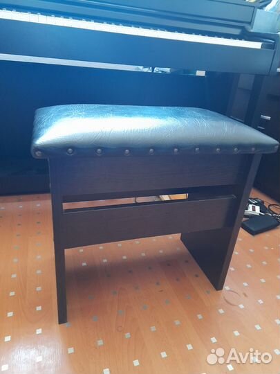 Банкетка для фортепиано