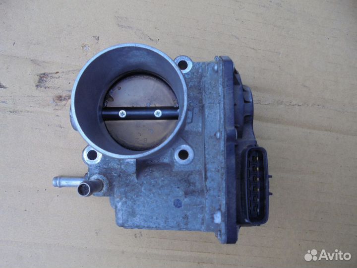 Дроссельная заслонка Toyota Corolla E150