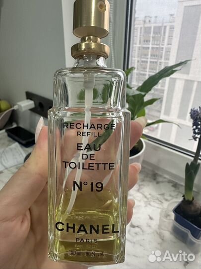 Chanel #19 в кофре