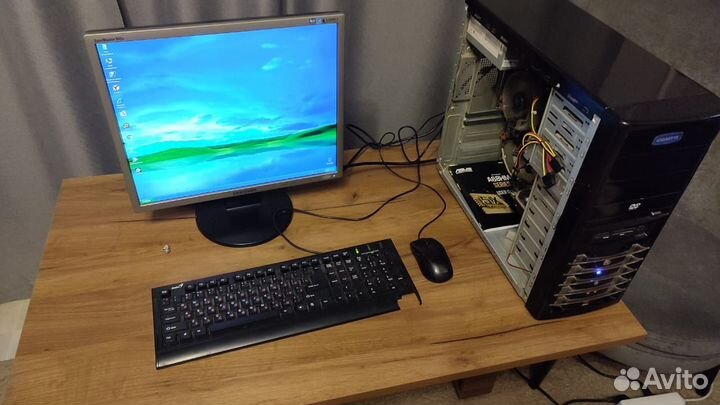 Настольный компьютер с монитором